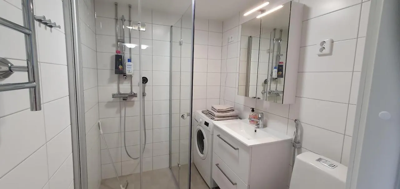 Top Floor 51M2, Balcony, 150 M Wifi, Free Own Parking Place, 300M Metro 赫尔辛基