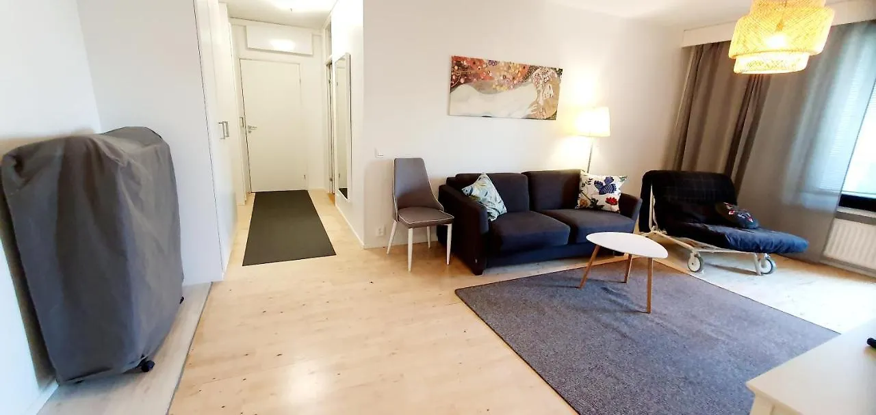 Top Floor 51M2, Balcony, 150 M Wifi, Free Own Parking Place, 300M Metro 赫尔辛基