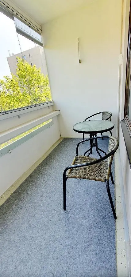 Top Floor 51M2, Balcony, 150 M Wifi, Free Own Parking Place, 300M Metro 赫尔辛基