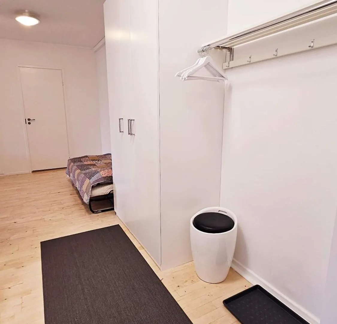 Top Floor 51M2, Balcony, 150 M Wifi, Free Own Parking Place, 300M Metro Helsinki Apartment