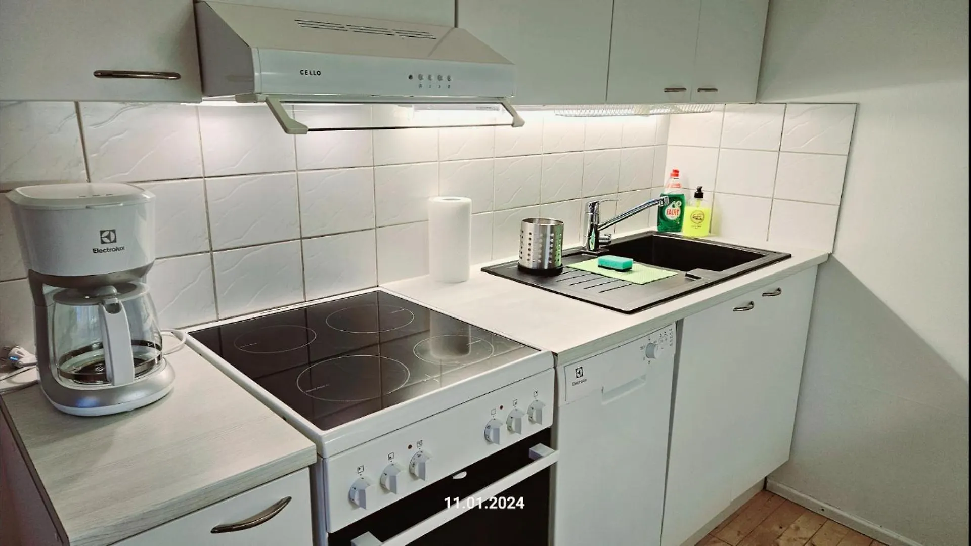 Top Floor 51M2, Balcony, 150 M Wifi, Free Own Parking Place, 300M Metro Helsinki 0*,