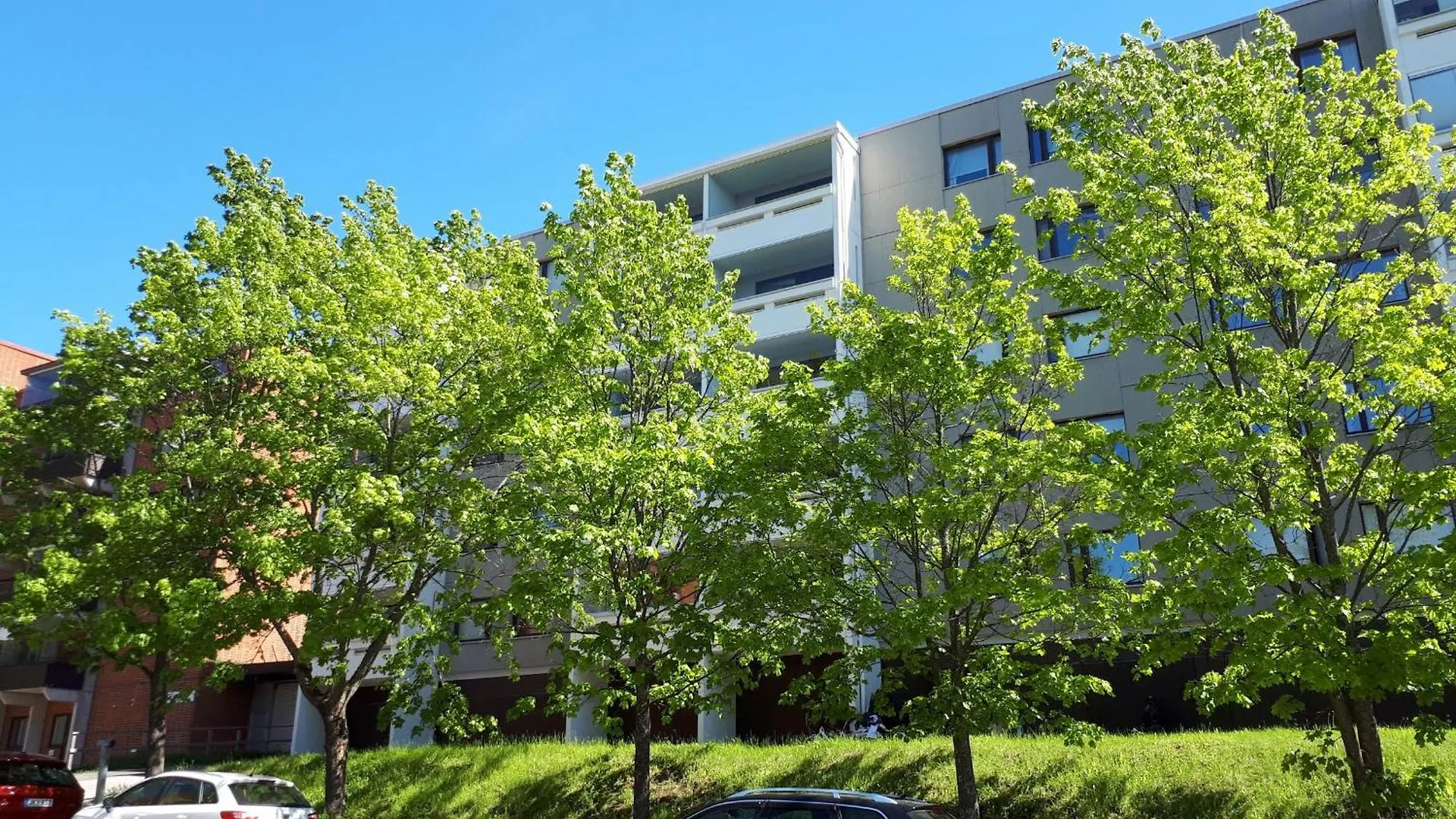 Apartment Top Floor 51M2, Balcony, 150 M Wifi, Free Own Parking Place, 300M Metro Helsinki